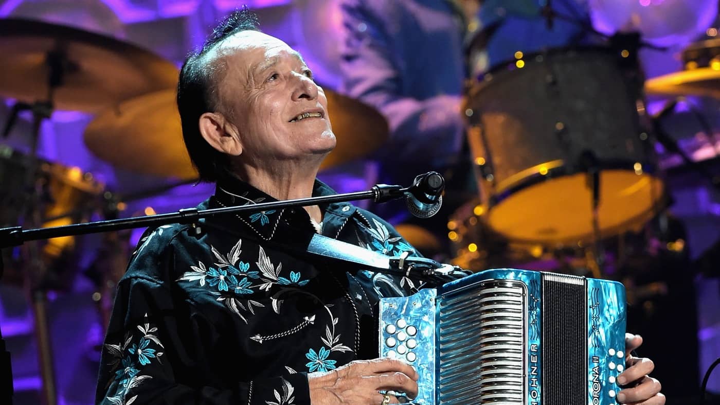 Le maître de l’accordéon Flaco Jimenez est décédé à 86: NPR