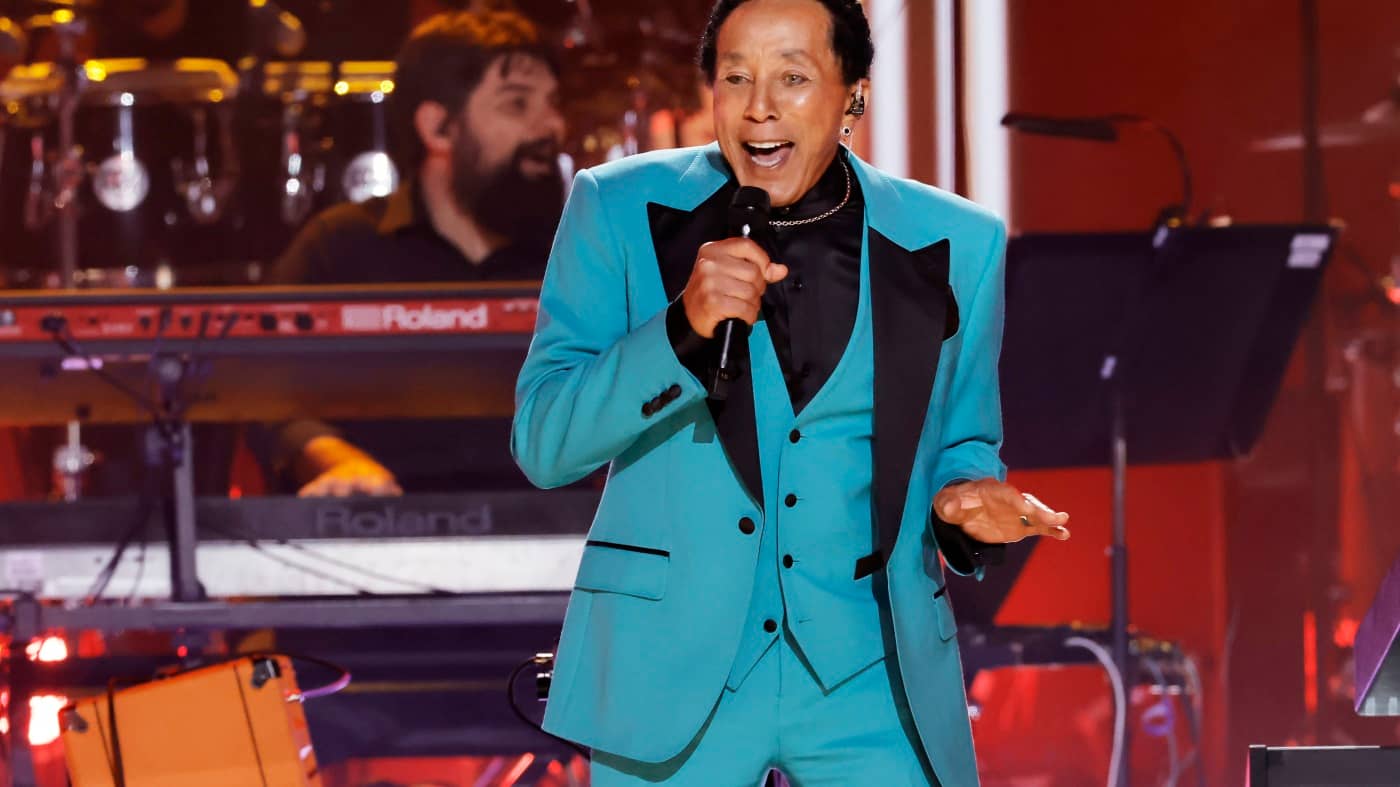 Smokey Robinson accusé par 4 anciens femmes de ménage de viol, batterie sexuelle: NPR