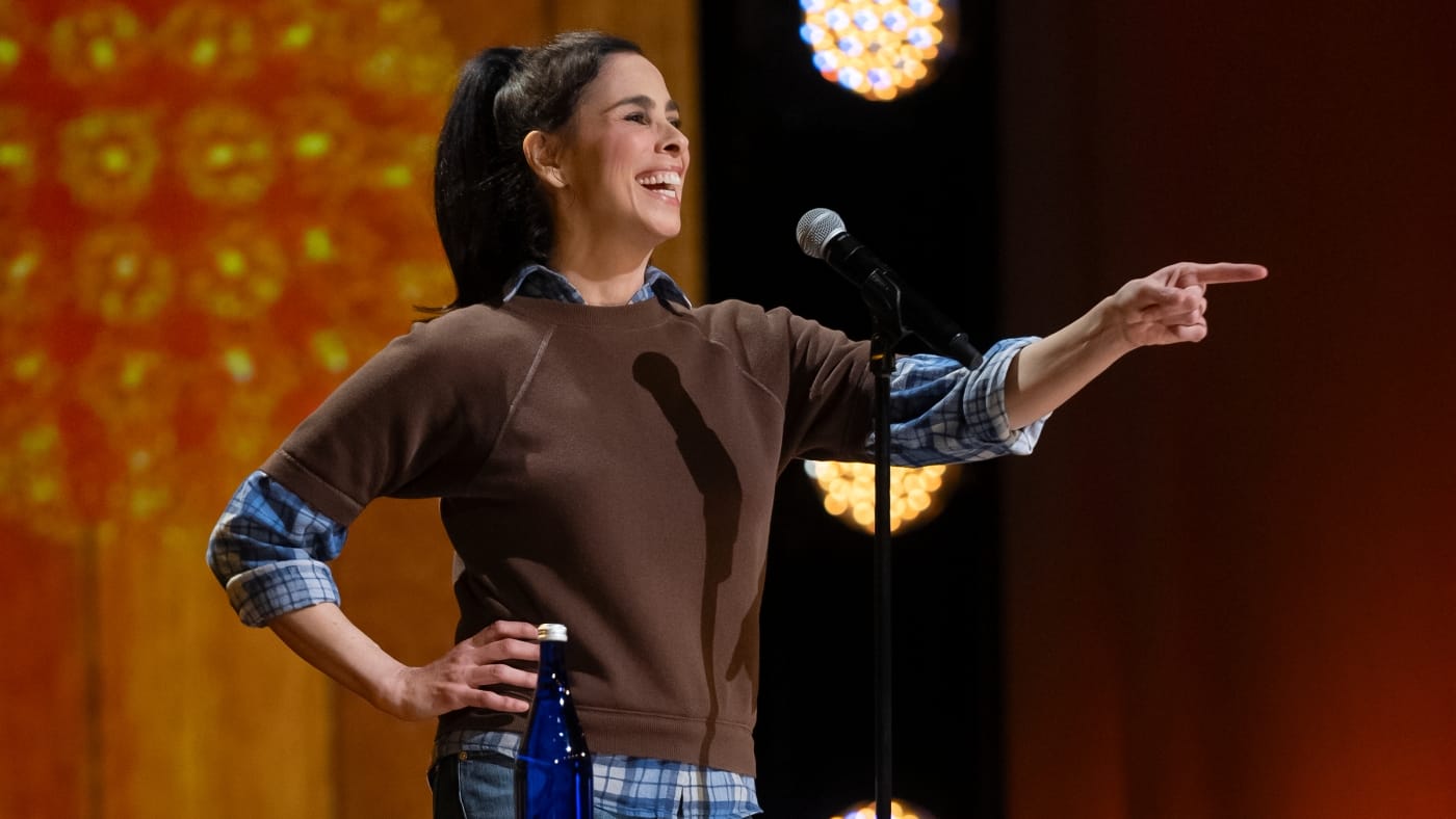 «  Post-mortem  » de Sarah Silverman trouve les rires dans la mort de ses parents: NPR