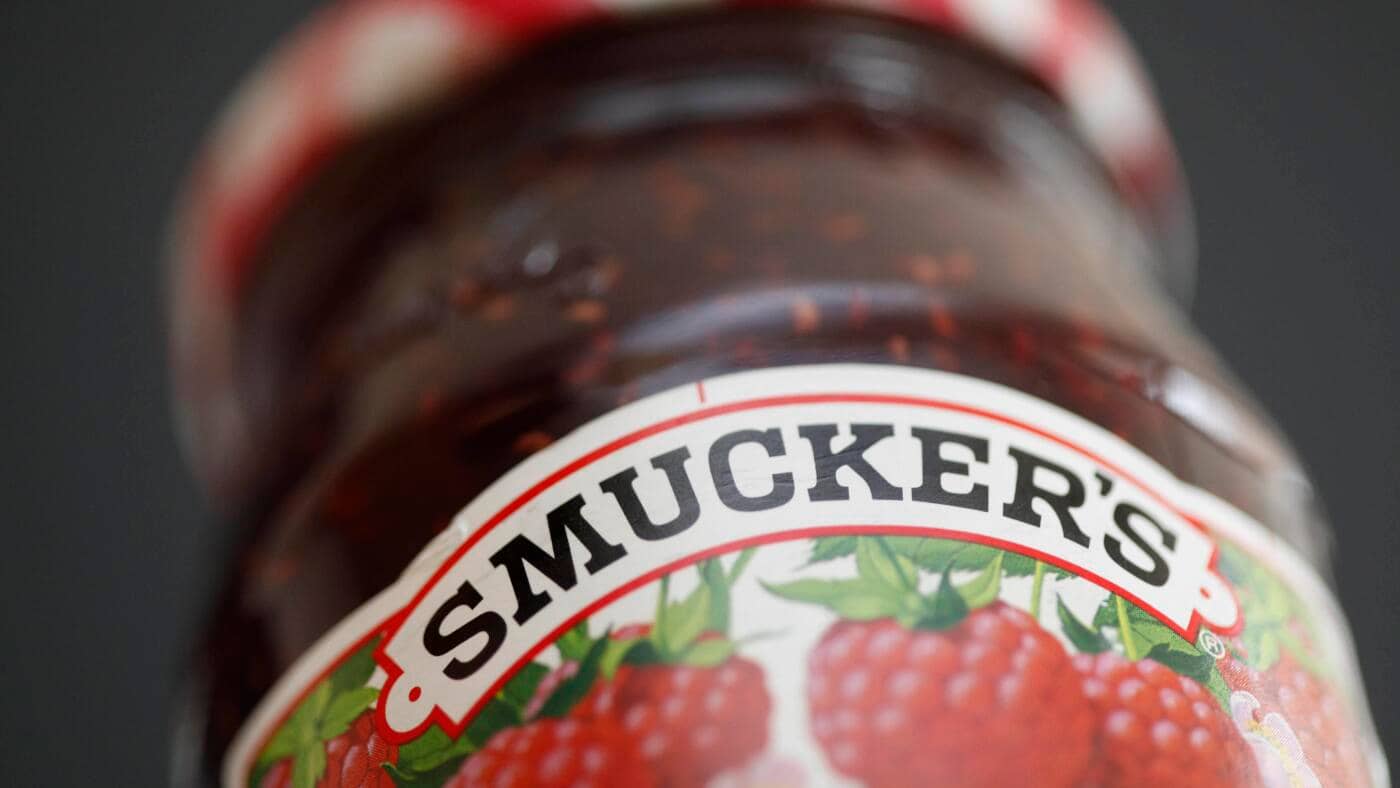 JM Smucker prévoit de supprimer les couleurs artificielles de ses confitures: NPR