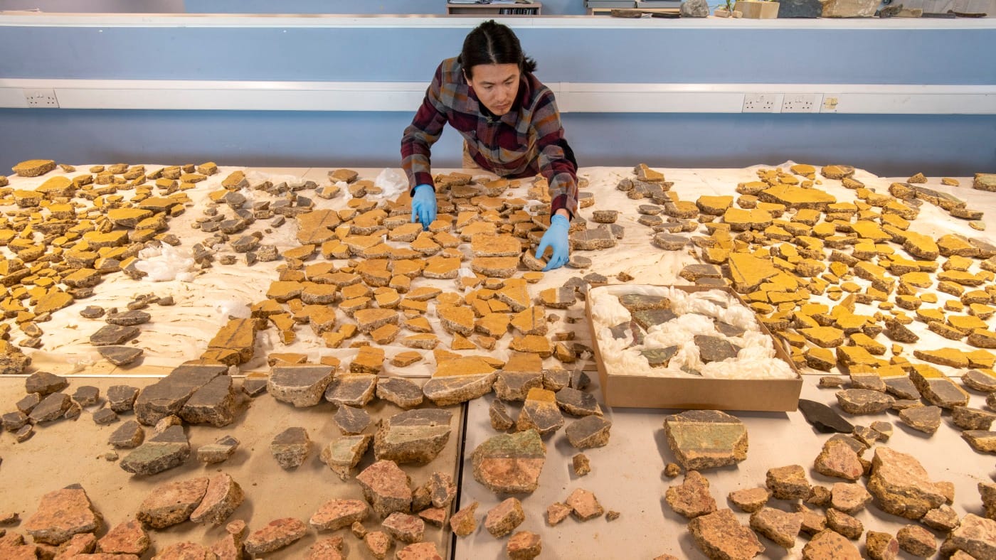 À Londres, une fosse de démolition de l’ère romaine donne des fragments de beauté: NPR