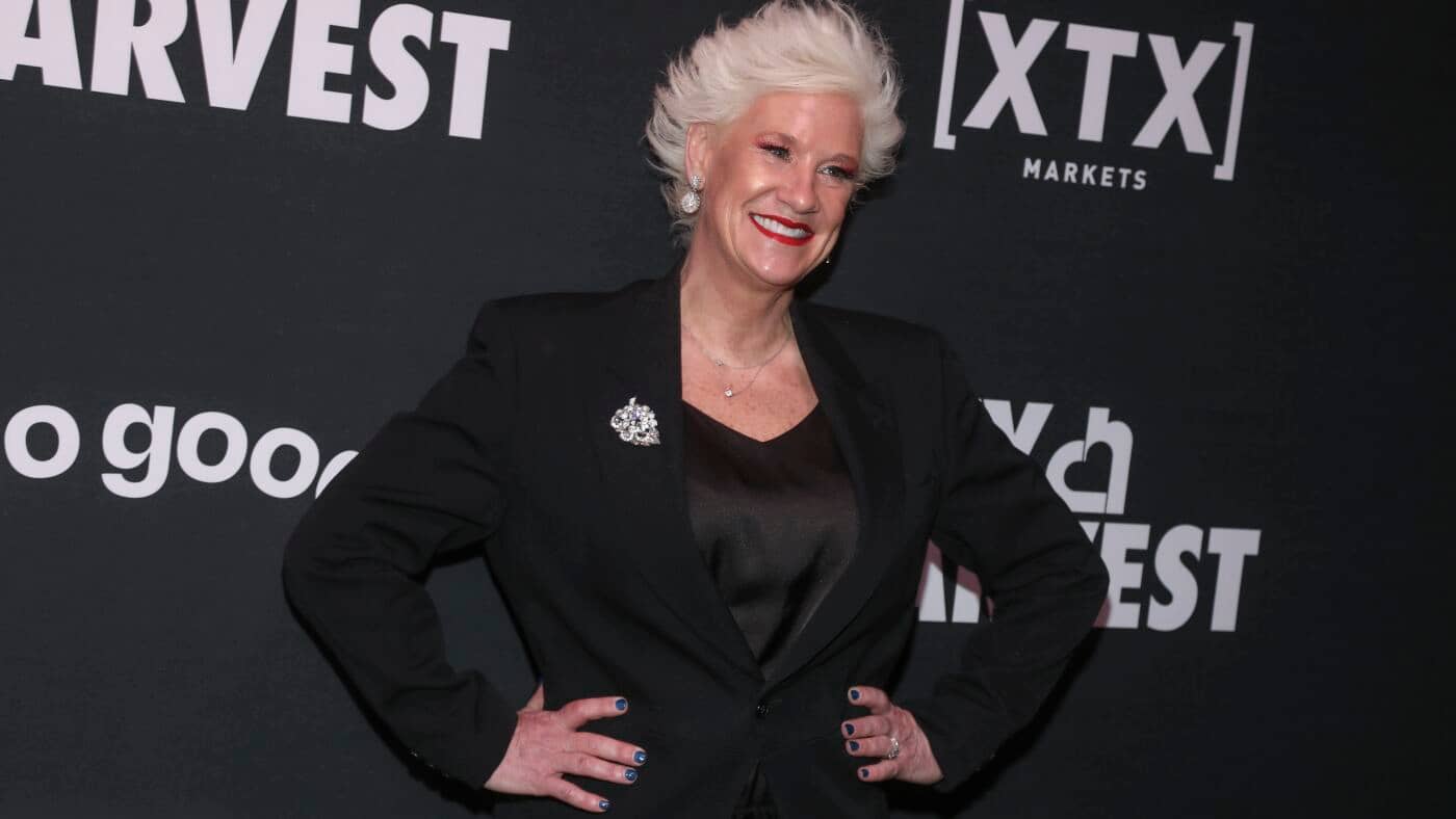 Le chef de la télévision Anne Burrell décède à 55 ans: NPR