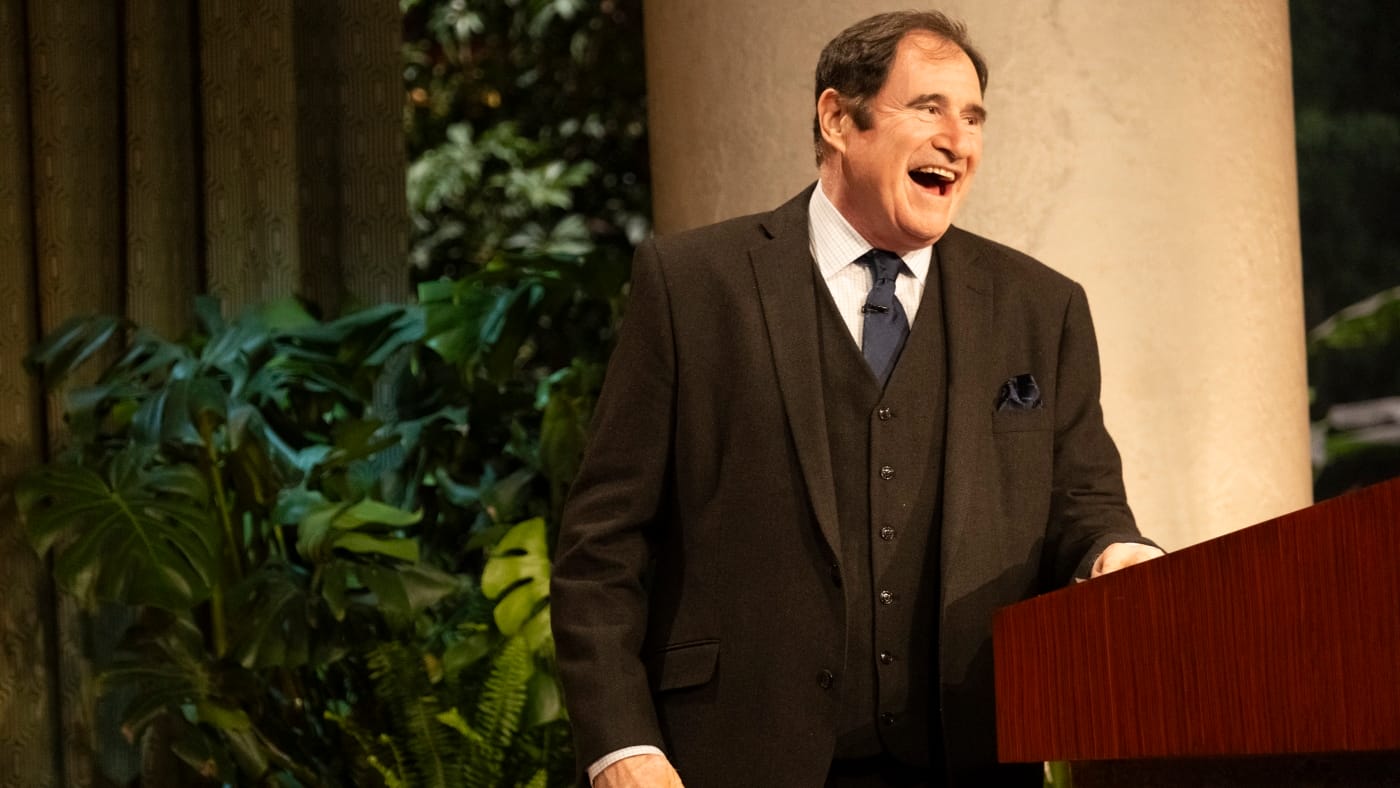 Richard Kind dit «Tout le monde en direct avec John Mulaney» est «Anarchy»: NPR