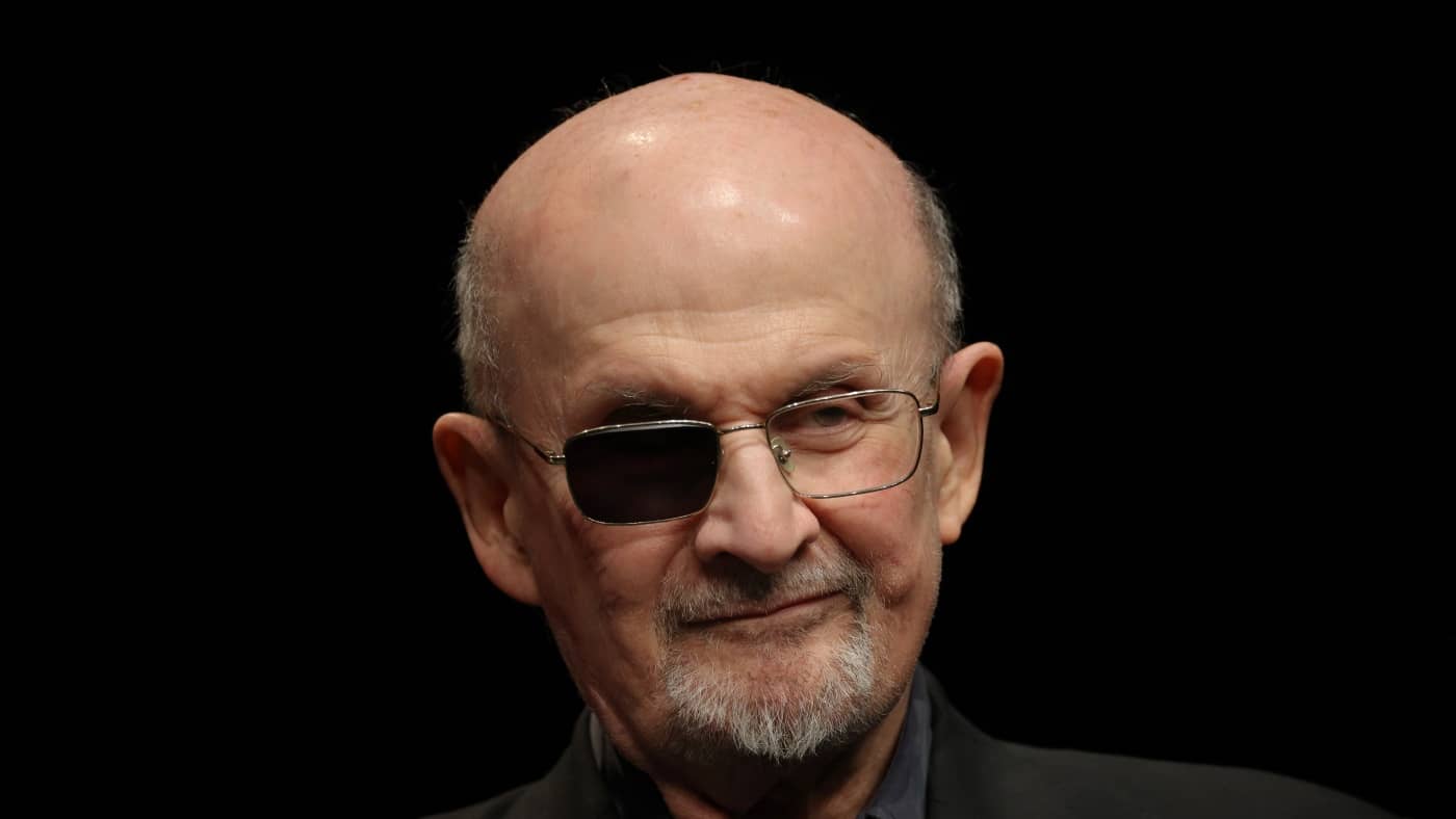 L’homme qui a attaqué l’auteur Salman Rushdie obtient 25 ans de prison: NPR