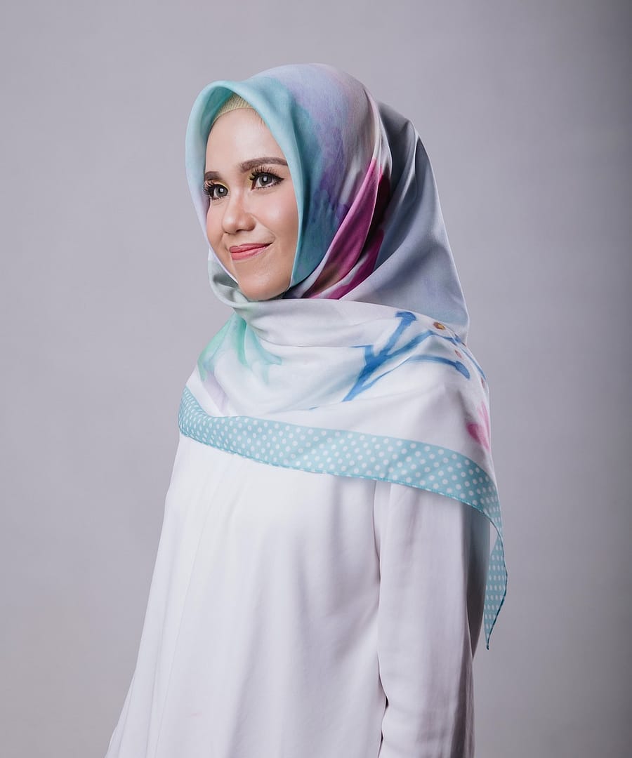 Shopping mode : bien choisir son abaya selon sa morphologie